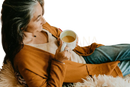 Weiße keramikmugge mit griff gefüllt mit goldene milch von paavani ayurveda erhältlich im mana shop