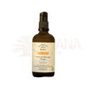 Dunkle bernsteinfarbene glasflasche mit schwarzem sprühkopf und etikett comptoir des huiles huile de massage visage mit moringa drouhardii-öl intensive pflege im mana shop