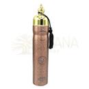 Ein kupferfarbener raumspray kalimat mit goldener kappe und schwarzer quaste für warme duftnote im mana shop