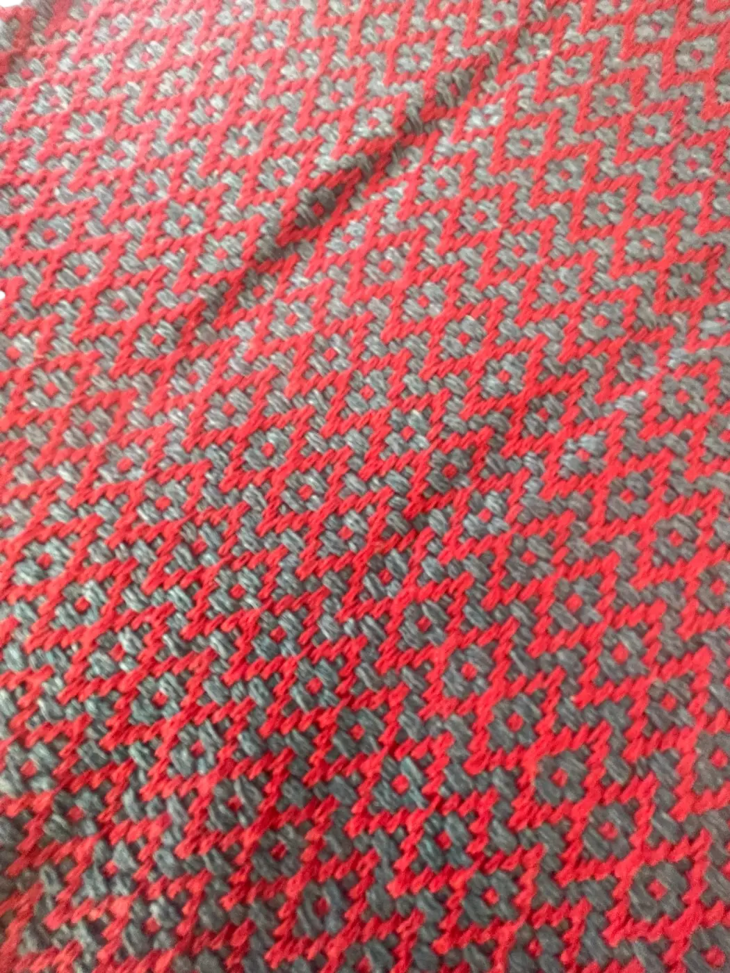 Leichtes Baumwoll-Hamamtuch Bird Eye Bordeaux von Mana Shop, 100x180cm, ideal für Strand, Sauna und Yoga, mit Bird Eye Muster.