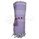 Soft lilac hamamtuch strandtuch mit weißen streifen und fransen ökologisch und sozial gewebt 100x180cm