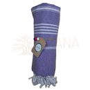 Dark lilac hamamtuch mit weißen streifen, fransen, natürlicher twine und perlen, ökologisch und sozial gewebt