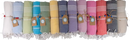Kollektion von hamamtüchern in pastell und kräftigen farben mit weißen streifen und fransen ökologisch und sozial gewebt