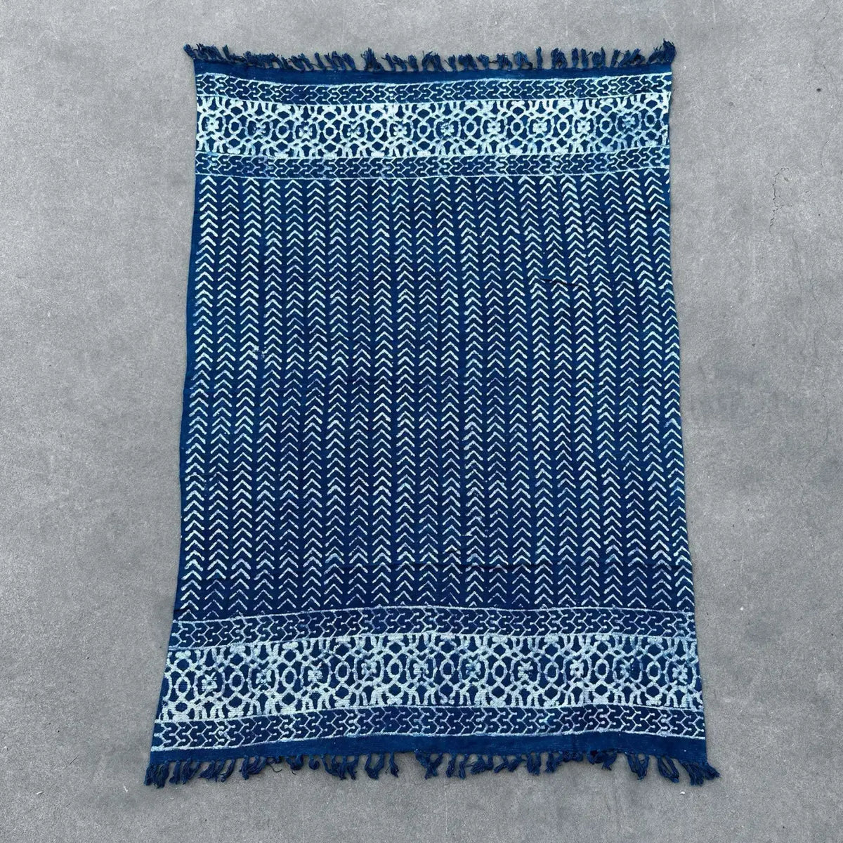 Handgefertigtes Indigo-Hamamtuch von AW Artisan, 170 x 120 cm, mit Seedha Arrows Muster, aus weichem Baumwollstoff.