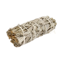 Ein bündel kalifornischer weißer salbei salvia apiana aus getrocknetem weißen salbei gebunden mit naturbast für raumreinigung