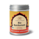 Eine silberne Dose mit biologischem, gemahlenem Kardamom von Classic Ayurveda.