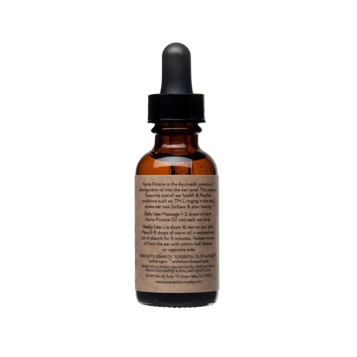 Gesicht mit einer Flasche Karna Purana, ayurvedisches Ohrenöl gegen Trockenheit und Unbehagen, von PAAVANI Ayurveda.