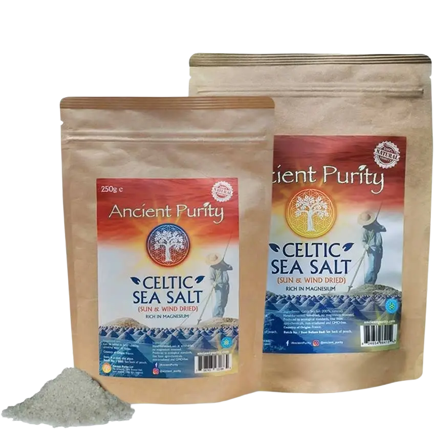 Grobes keltisches Meersalz von Ancient Purity in brauner, wiederverschließbarer Verpackung, Lebensmittel, Nahaufnahme