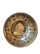 Handgravierte bronze klangschale buddha shakyamuni mit goldener innenfläche und lotusmotiv in schwarz und gold
