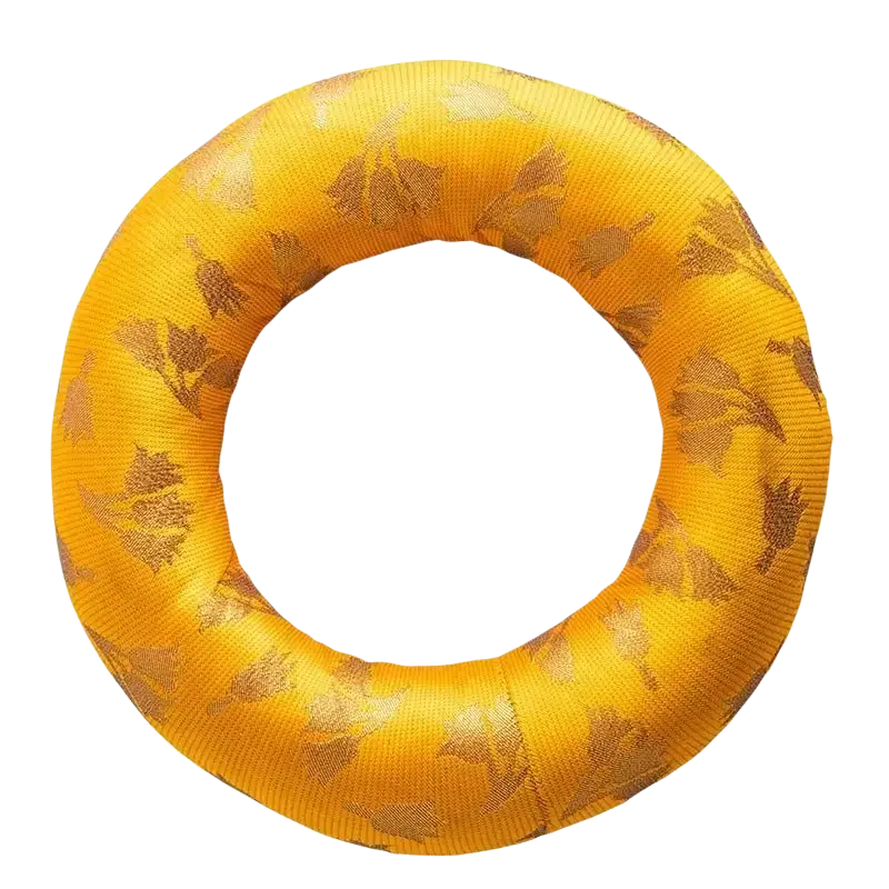 Gelb goldenes klangschalenkissen 21 cm mit dezentem blattmuster aus texturierter stoffware zum image to zoom bei mana shop