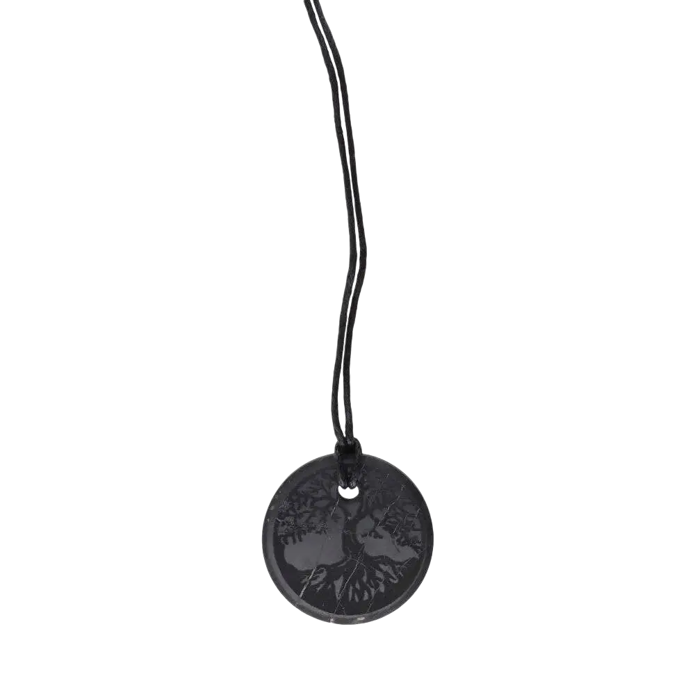 Kleiner Schungit-Anhänger in Form eines Lebensbaums, schwarzer Schmuck von Vives de la Cortada SCP, detailreiche Handarbeit