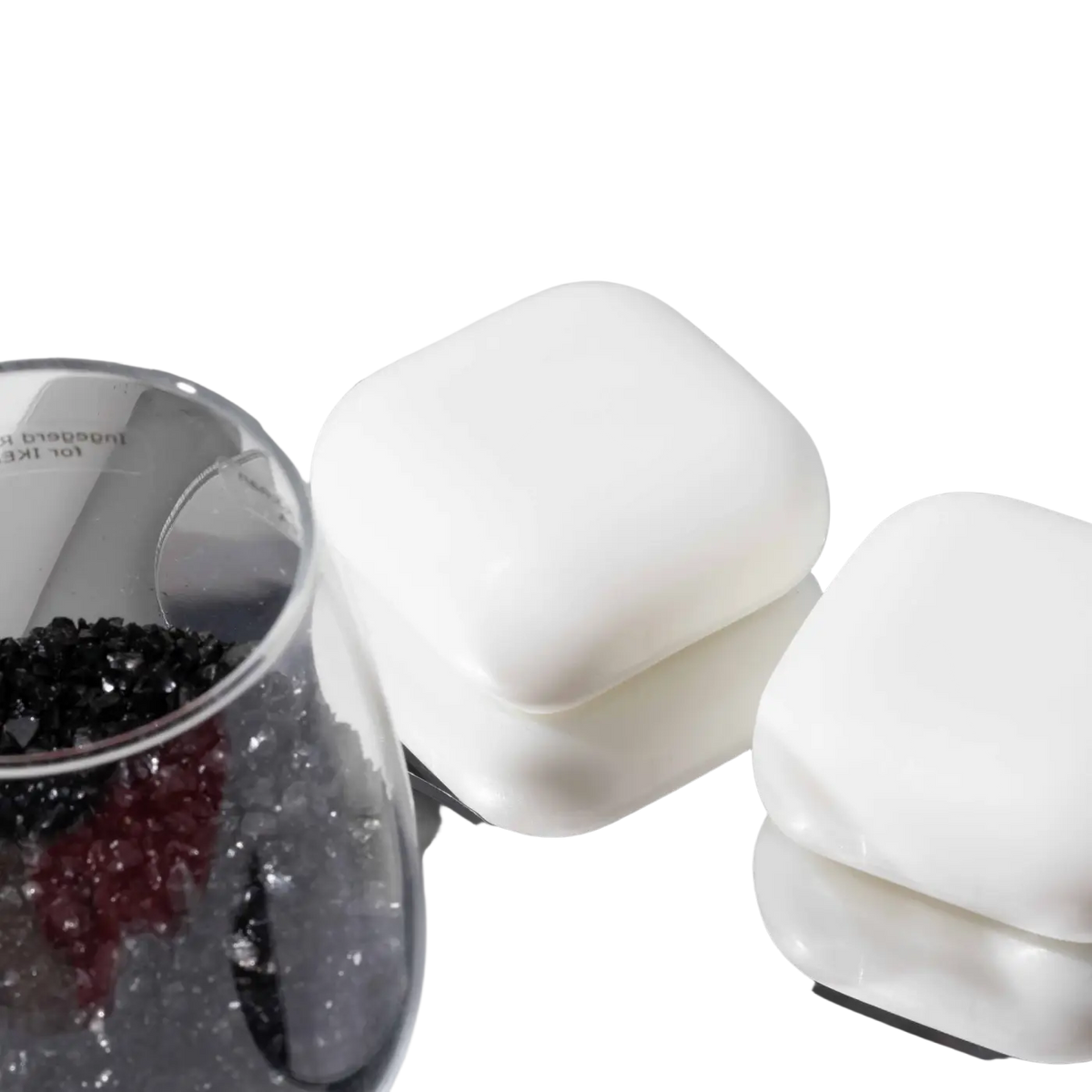 Koji White Gesichtshautaufhellungsseife mit Kojic-Säure und Glutathion, zeigt die Seife mit weißer Verpackung und Produktname.