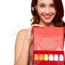 Rotes boxset mit sechs bunten veganen seifen in orange gelb weiß und lavendel koji white kojic acid gift set