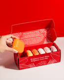 Koji White Geschenk-Set mit kojisäure-haltiger Hautaufhellungsseife und Pflegeprodukten, sichtbare Seifenstücke in Verpackung