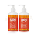 Zwei weiße pumpflaschen koji white körperlotion mit orangefarbenen etiketten und kojic acid papaya hautaufhellend