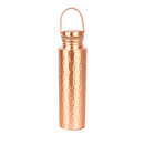 Kupferflasche mit gehämmerter oberfläche und passendem henkel an der kappendeckel 1 liter volumen