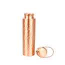 Kupferflasche mit 1 liter volumen aus gehämmertem kupfer und gehämmerter ösenkappe mit integriertem griff