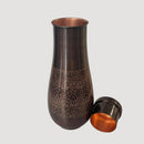 Reine Kupferkaraffe im antiken Design mit geätztem Muster und Deckel, hergestellt von Ayurveda Specialist B.V.