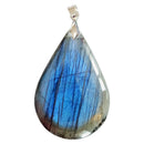 Labradorit Anhänger in Tropfenform, 3,5 cm, aus Schmuck von Artisans de Madagascar, glitzernder Edelstein mit natürlicher Maserung