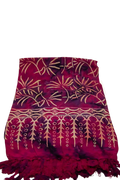 Vibranter magenta lunghi sarong pareo tuch mit goldenen und cremefarbenen blattmustern und fransen von mana shop