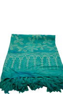 Teal batik lunghi sarong pareo tuch mit hellgrünen schmetterlings- und blattmotiven und fransenrand von mana shop