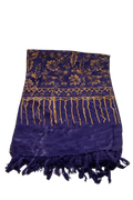 Deep purple lunghi sarong pareo tuch mit goldenen floralen und geometrischen mustern und fransen von mana shop