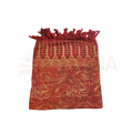 Vibrant rotes und terrakotta gemustertes lunghi sarong pareo tuch mit fransen oben bei mana shop