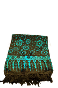 Brauner batik lunghi sarong pareo tuch mit lebhaften türkis blumen- und geometrischen mustern und fransen rand von mana shop