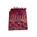 Ein reichhaltiger maroon batik lunghi sarong pareo tuch mit goldenen floral und geometrischen mustern und fransenrand von mana shop