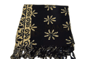 Schwarzer lunghi sarong pareo tuch mit gold floralem wirbelmuster und fransen von mana shop 160 x 115 cm
