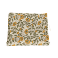 Gefaltener lunghi sarong tuch 180cm x 108cm mit gelb grünem floralem muster von mana shop für lomi lomi