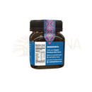 Ein dunkelbernsteinfarbenes glas mit schwarzem schraubdeckel und dekorativem band mad honey nepal 150 g mana shop