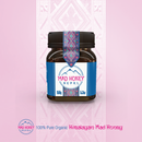 Glas mit 150 g Mad Honey Nepal, naturbelassenes Nahrungsergänzungsmittel, Honig in einem klaren Glas, auf weißem Hintergrund.