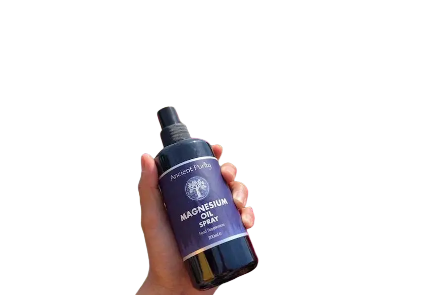 Magnesiumöl Spray von Ancient Purity, 200 ml, transdermales Nahrungsergänzungsmittel mit voller Absorption, Sprayflasche auf weißem Hintergrund