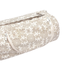 Maharaja collection yogatasche asana bag cotton madurai cremfarbener zylinder mit taupe mandalamuster und weißen reißverschlüssen