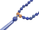 Mala lapislazuli mit tiefblauen lapis lazuli perlen, silbernen spacern, rudraksha perlen und blauem quastenanhänger von mana shop