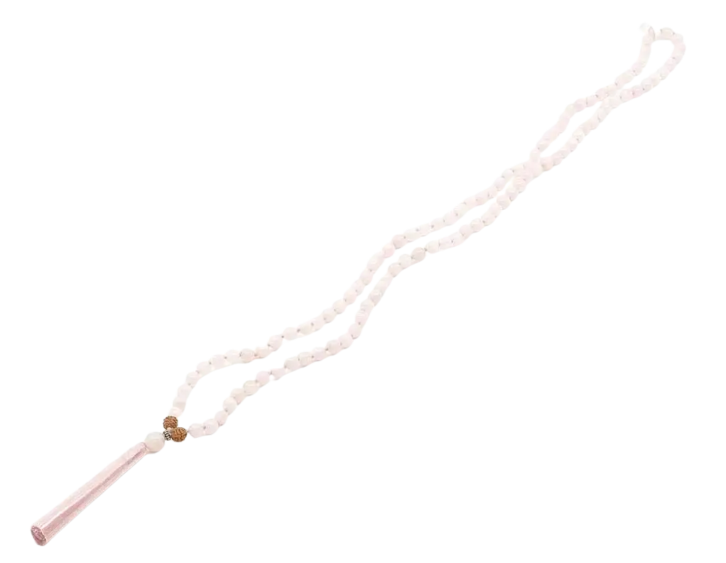 Zarte Mala-Halskette aus Mondstein und Aprikothen, Schmuck von GangaPrem mit rosa Rosenquarz, feine Edelstein-Perlen