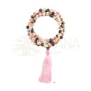 Delikate mala perlenkette mit 108 natursteinperlen in rosa beige schwarz und rosa quaste healing labradorit rosenquarz mana shop