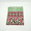 Lunghi Sarong Tuch von Mana Shop, großes Hamamtuch aus Baumwolle, zeigt das Muster und die weiche Textur des Tuchs