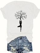 Lebhaftes Yoga-Baum Print T-Shirt aus Yogakleidung, bequemes Shirt mit Baum-Motiv in bunten Farben, für Yoga und Freizeit.