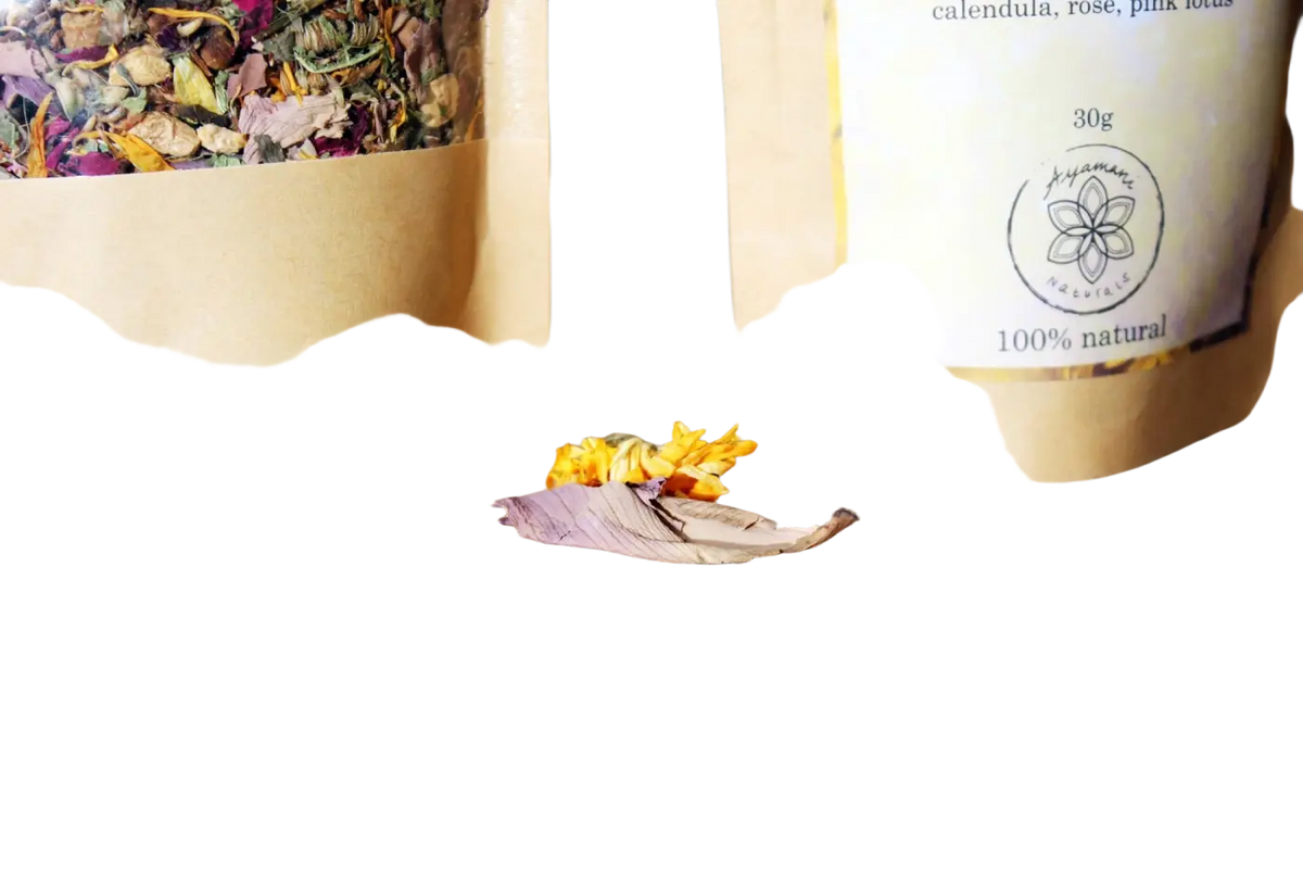 Manifest Tea Kräutermischung in beigem Papierbeutel, 30 g, ayurvedischer Tee mit natürlichen Kräutern von Ayamani Naturals
