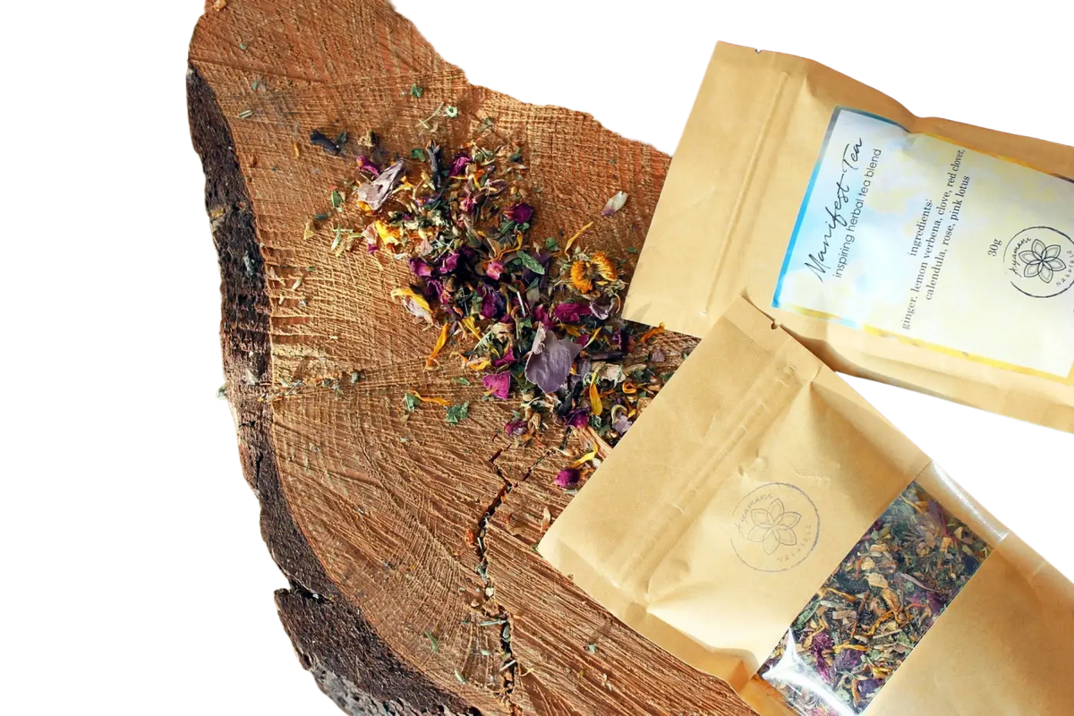 Bunte Manifest Tea Kräutermischung von Ayamani Naturals, 30 g, lose Kräutertee mit lebendigen, mehrfarbigen Kräutern.