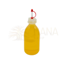 Clear plastic flasche mit rotem deckel und griff, gefüllt mit gelbem massageöl bio-sesamöl 500ml ideal für massages