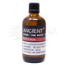 Ein braunes glasfläschchen massageöl reiben 100 ml mit schwarzem verschluss und label ancient spicy rub von mana shop