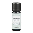 Ein elegantes schwarzes glasfläschchen mit matter schwarzer kappe und weißem minimalistischen pantheon etikett meditation essenzenmischung 5ml
