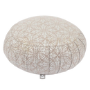 Beiges meditationskissen zafu maharaja mit weißem blumenmuster und dinkelfüllung für entspannte sitzhaltung