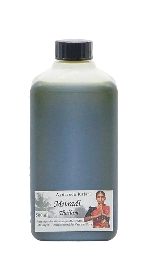 Dunkelgrünes, undurchsichtiges Mitravat Thailam Massageöl von Midgard Kalari in 500ml Flasche, ideal für traditionelle Massageanwendungen