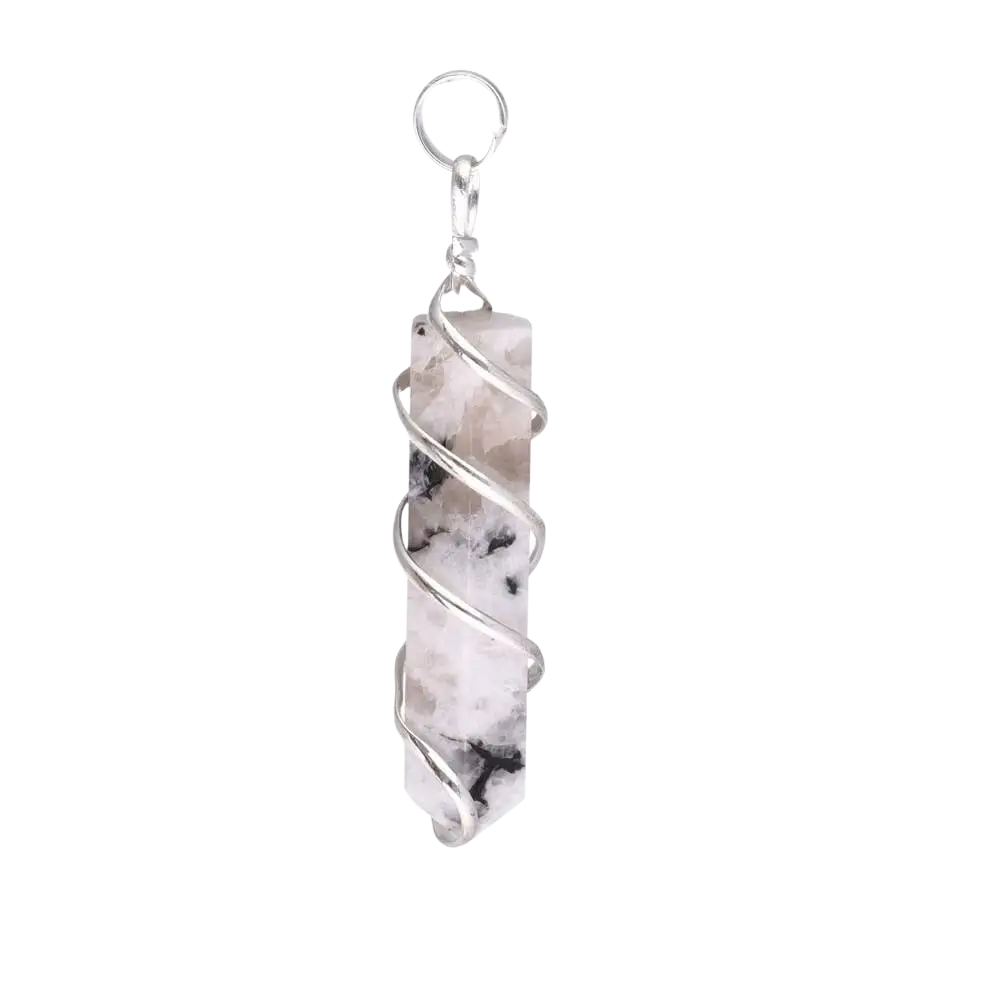 Silberner Schmuck mit Mondstein und spiralförmigem Anhänger, detaillierte Nahaufnahme des eleganten Designs.