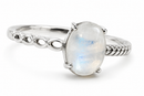 Verstellbarer Mondstein-Ring mit echtem 9 × 7 mm Naturstein und versilberter Messingfassung – Edelsteinschmuck im Mana Shop Schweiz.