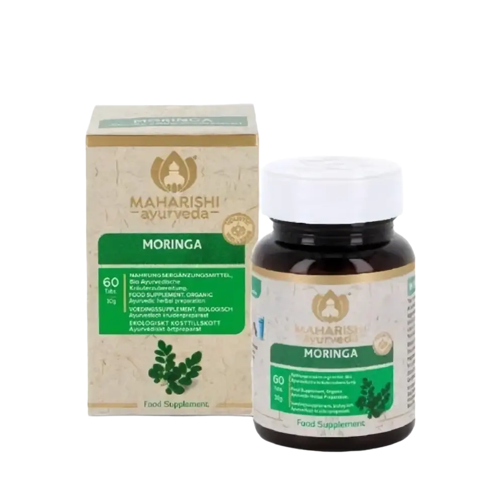 Moringa Nahrungsergänzungsmittel von Maharishi mit ayurvedischen Pflanzenteilen, präsentiert in einer Packung auf weißem Hintergrund